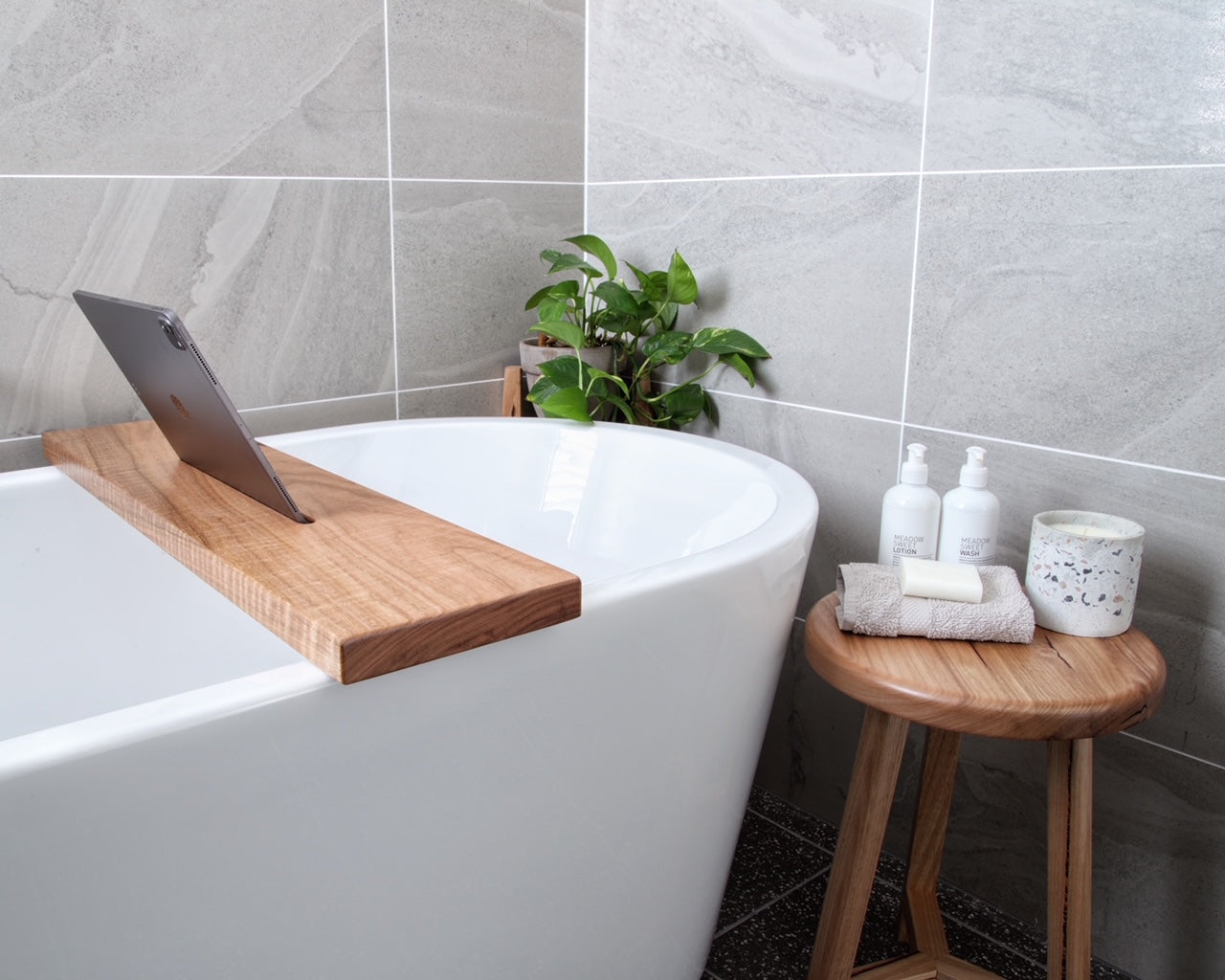 Jemmervale Design -Bath Caddy with Wine IPAD holder